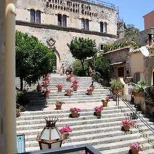 Oda ve Kahvaltı Duomo Di, Taormina